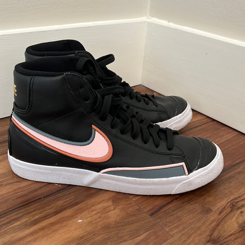 Nike blazers. Gently worn. Womens 9.5